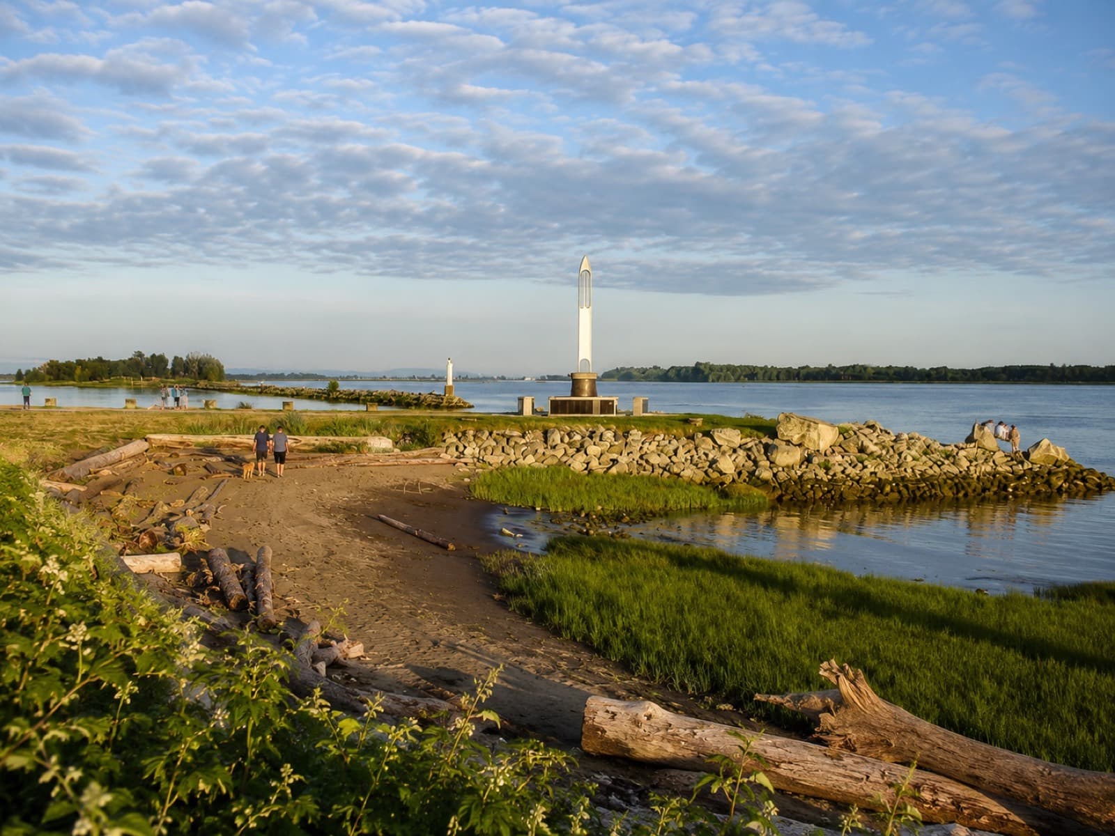 Garry Point Park in Steveston with the fishermen’s memorial, driftwood beach, and Fraser River views